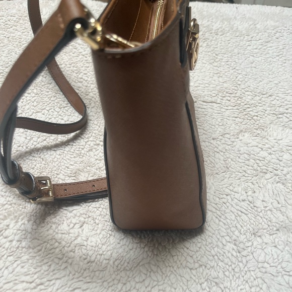 MICHAEL KORS Hamilton Traveler Saffiano TZ MD Messenger Bag in Brown - Picture 6 of 9